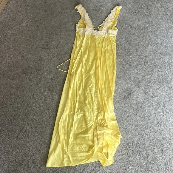 Rumored Yellow Maxi Dress with Lace Detail - Picture 3 of 4